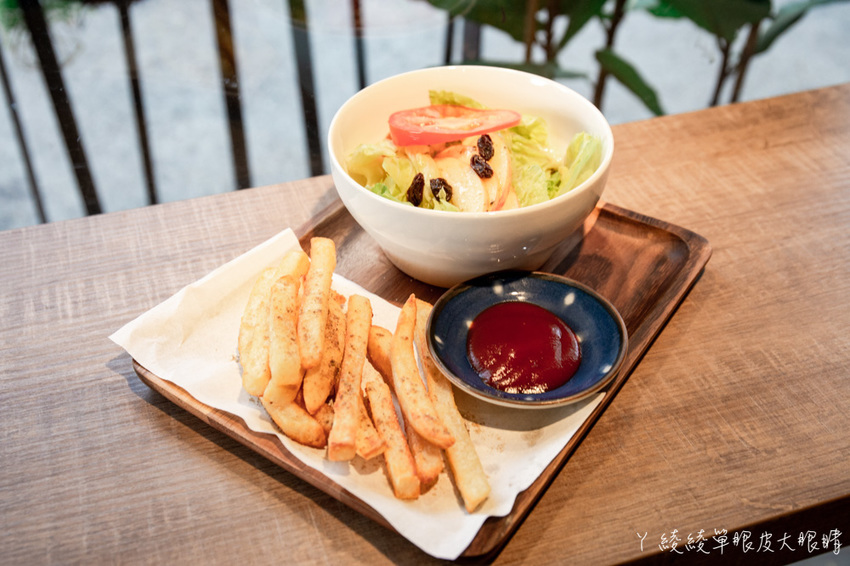 新竹早午餐｜是時候，辛志平校長故居後巷的低調早午餐店！像鮭魚卵啵啵口感的爆爆珠氣泡飲