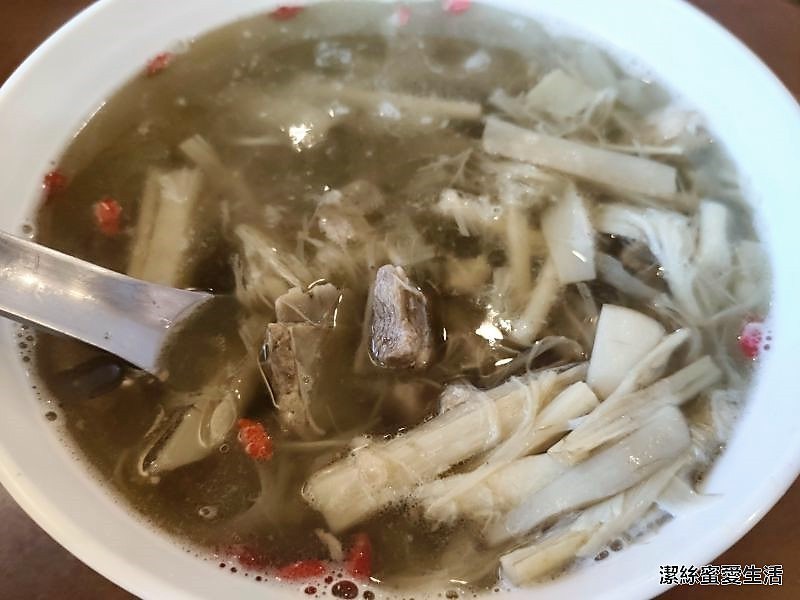 老家後山菜 藤心排骨湯