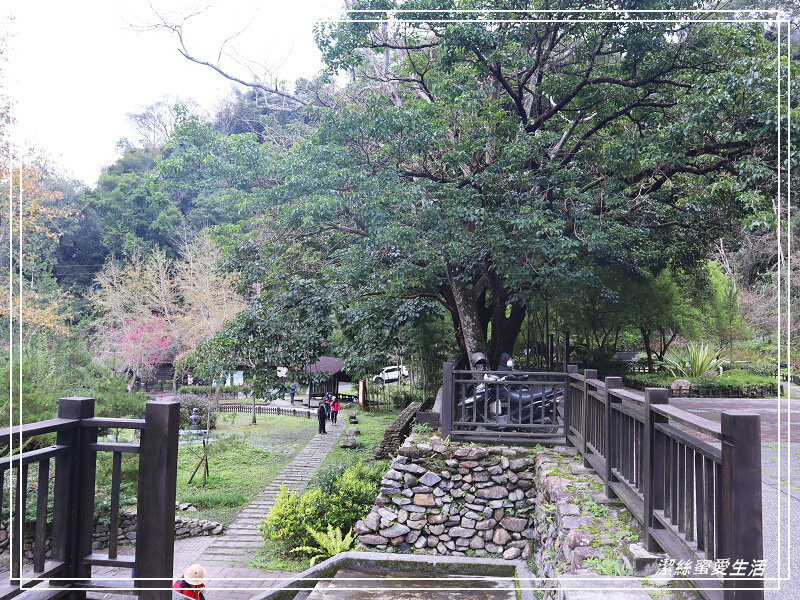 張學良文化園區 x三毛故居(夢屋)-新竹/五峰清泉風景區怎麼玩?漫步賞櫻走吊橋逛市集+將軍湯泡腳好舒暢