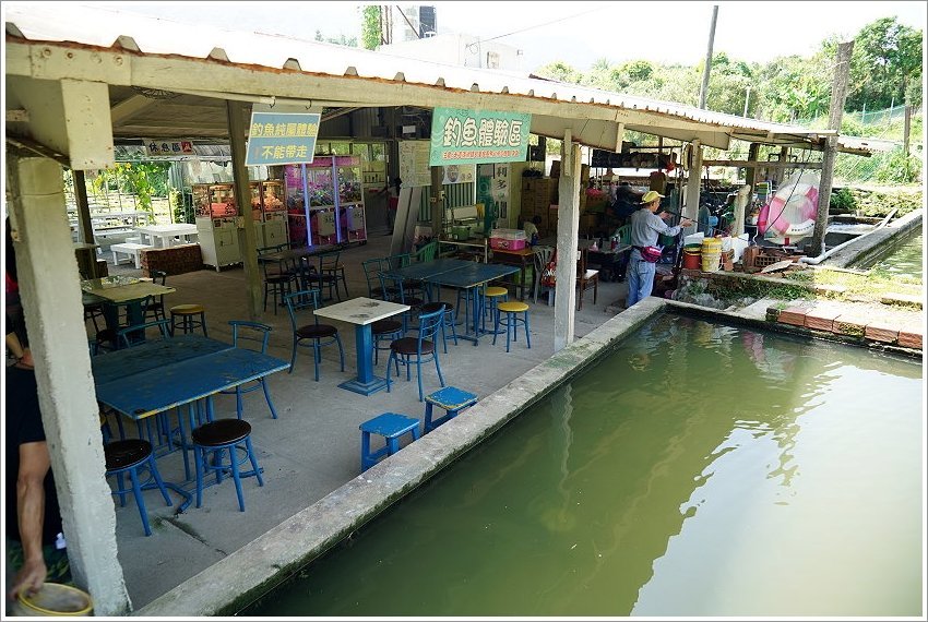 【桃園大溪親子景點】花鹿秘境-李家摸蜆農場．餵小鹿、迷你豬、釣蝦、釣魚、玩水~