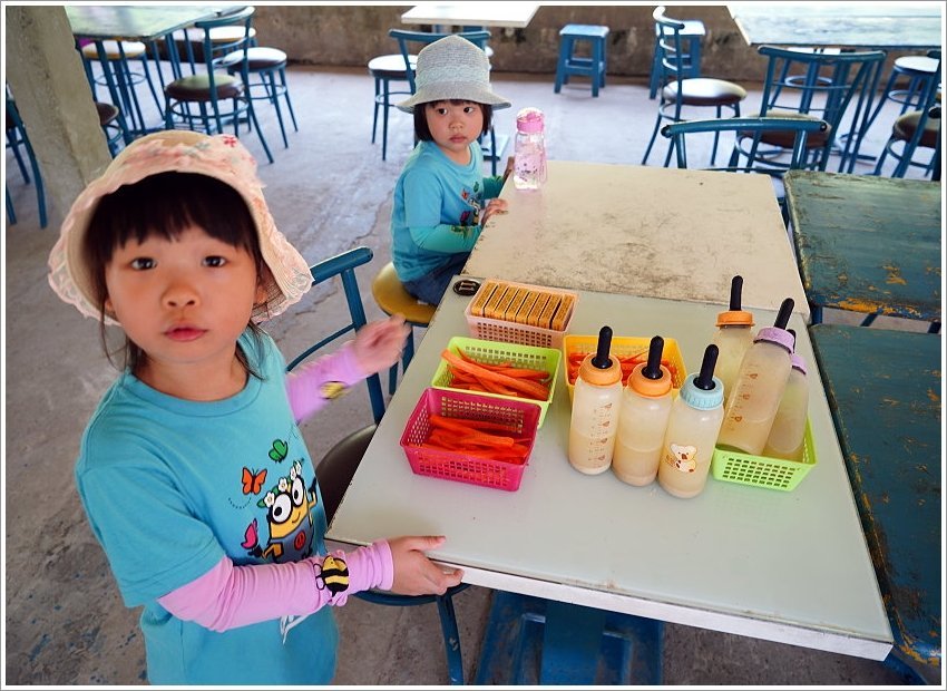 【桃園大溪親子景點】花鹿秘境-李家摸蜆農場．餵小鹿、迷你豬、釣蝦、釣魚、玩水~