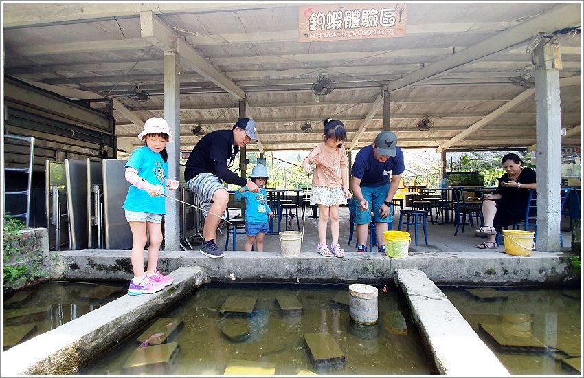 【桃園大溪親子景點】花鹿秘境-李家摸蜆農場．餵小鹿、迷你豬、釣蝦、釣魚、玩水~