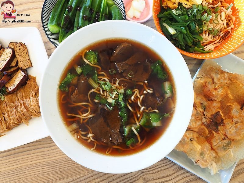 桃園中壢美食-山城亭-在田中央的牛肉麵,湯頭精緻好喝,還有好吃的日式雪花餃子 @民宿女王芽月-美食.旅遊.全台趴趴走