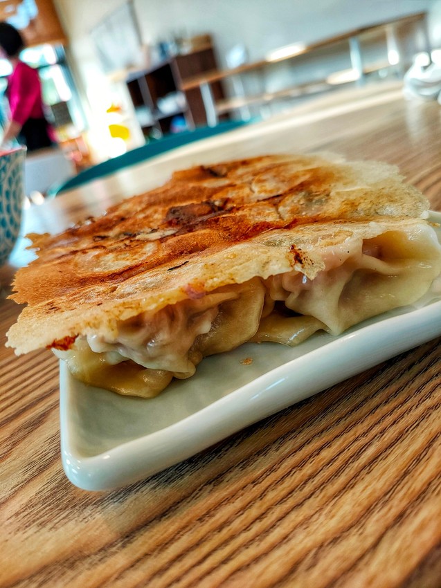 桃園中壢美食-山城亭-在田中央的牛肉麵,湯頭精緻好喝,還有好吃的日式雪花餃子 @民宿女王芽月-美食.旅遊.全台趴趴走