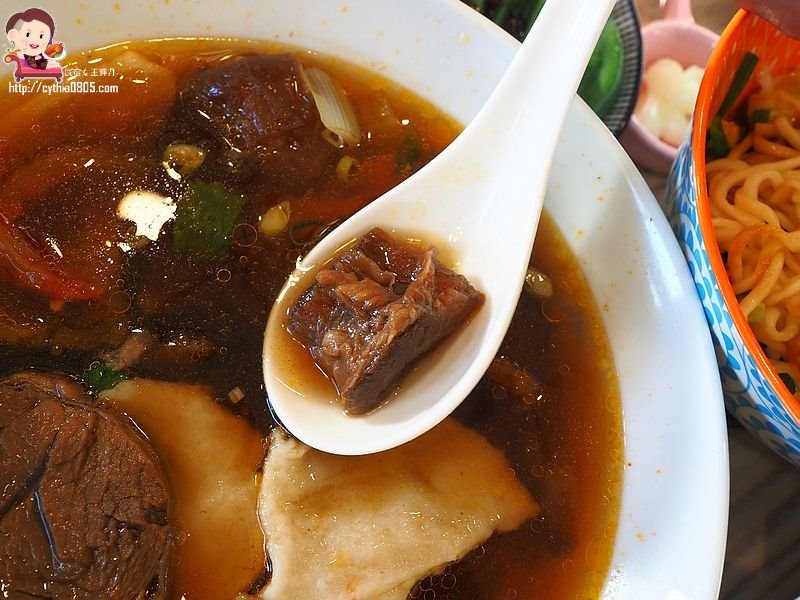 桃園中壢美食-山城亭-在田中央的牛肉麵,湯頭精緻好喝,還有好吃的日式雪花餃子 @民宿女王芽月-美食.旅遊.全台趴趴走