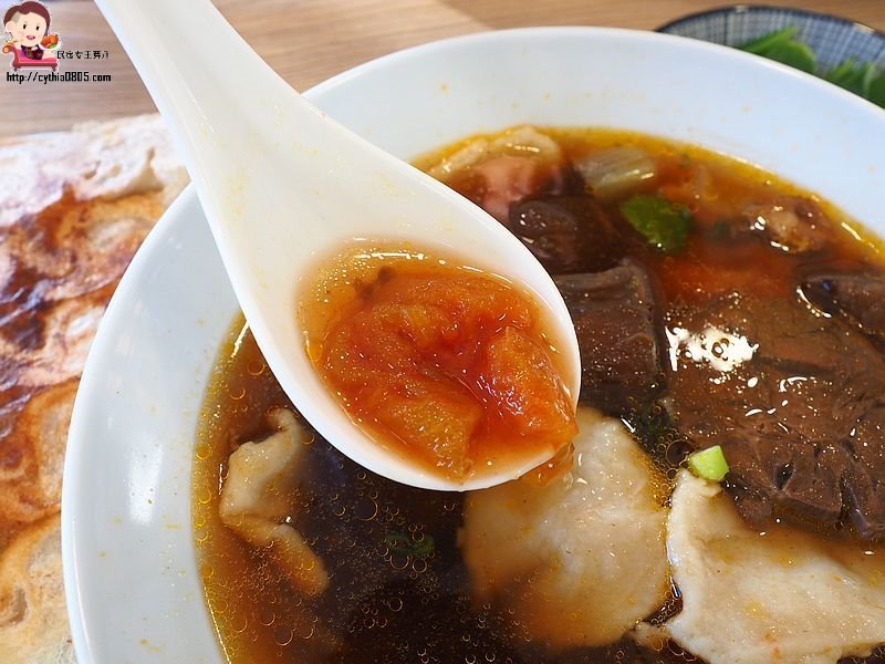 桃園中壢美食-山城亭-在田中央的牛肉麵,湯頭精緻好喝,還有好吃的日式雪花餃子 @民宿女王芽月-美食.旅遊.全台趴趴走