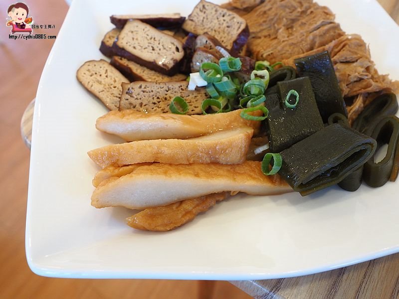 桃園中壢美食-山城亭-在田中央的牛肉麵,湯頭精緻好喝,還有好吃的日式雪花餃子 @民宿女王芽月-美食.旅遊.全台趴趴走