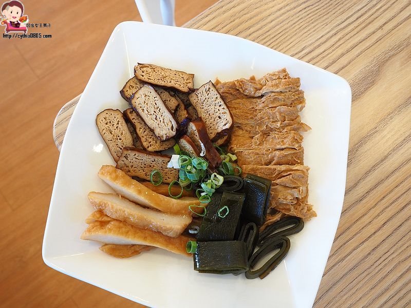 桃園中壢美食-山城亭-在田中央的牛肉麵,湯頭精緻好喝,還有好吃的日式雪花餃子 @民宿女王芽月-美食.旅遊.全台趴趴走