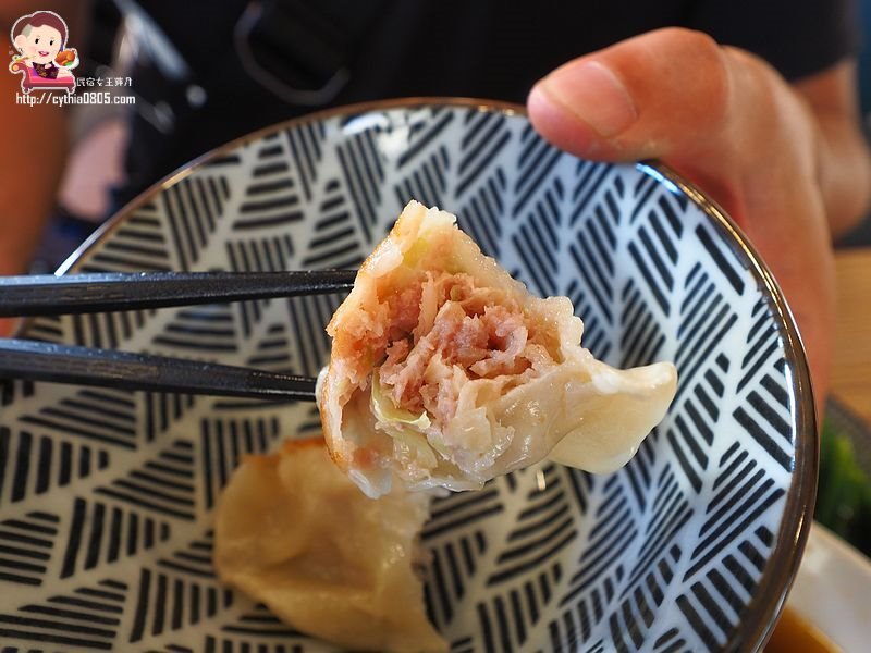 桃園中壢美食-山城亭-在田中央的牛肉麵,湯頭精緻好喝,還有好吃的日式雪花餃子 @民宿女王芽月-美食.旅遊.全台趴趴走