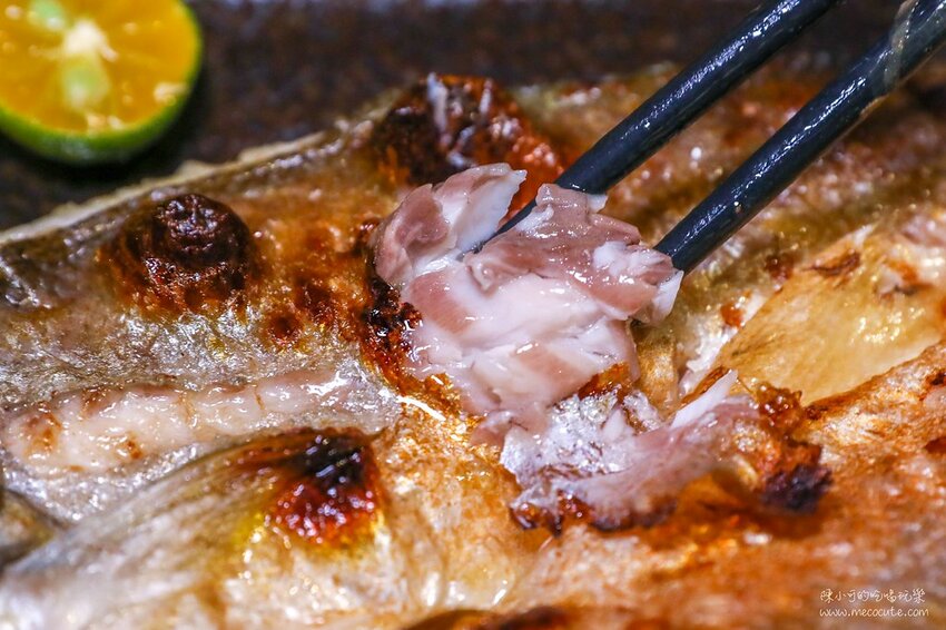 平日六點多就客滿,想吃建議訂位,新北市生意超好的居酒屋,推薦必點生蠔、午仔魚一夜干