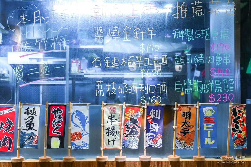 平日六點多就客滿,想吃建議訂位,新北市生意超好的居酒屋,推薦必點生蠔、午仔魚一夜干