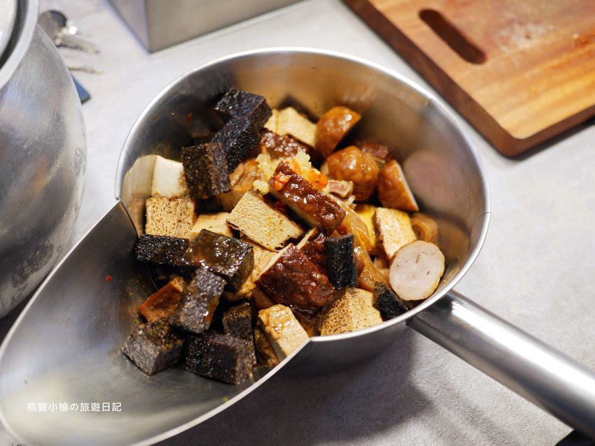 台中秘醬滷味北區永興店(OK超商騎樓),外帶美食冷滷味下午三點就開賣,必吃秘醬乾麵和滷炸豆腐! @熊寶小榆の旅遊日記