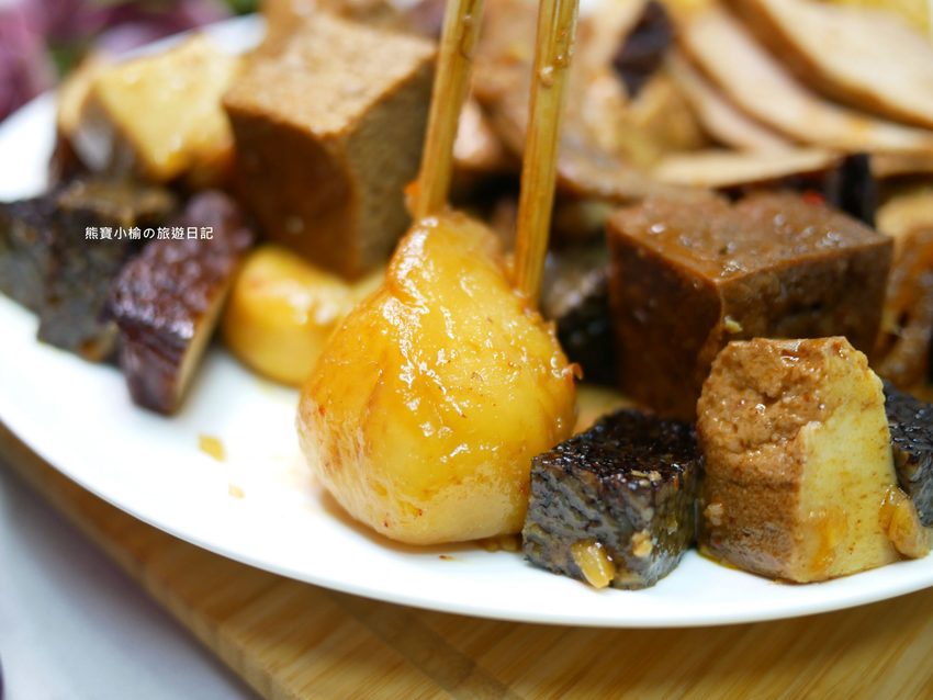 台中秘醬滷味北區永興店(OK超商騎樓),外帶美食冷滷味下午三點就開賣,必吃秘醬乾麵和滷炸豆腐! @熊寶小榆の旅遊日記