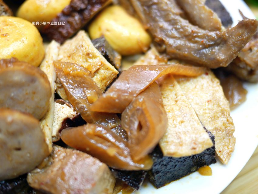 台中秘醬滷味北區永興店(OK超商騎樓),外帶美食冷滷味下午三點就開賣,必吃秘醬乾麵和滷炸豆腐! @熊寶小榆の旅遊日記