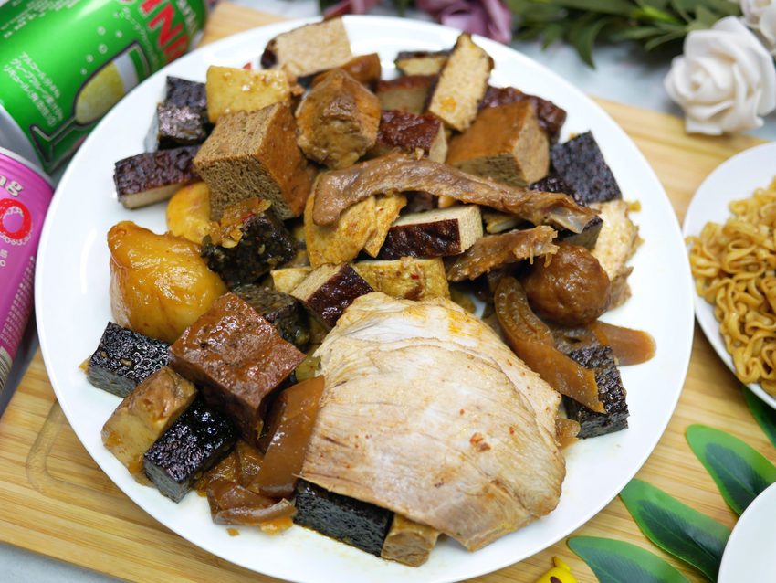 台中秘醬滷味北區永興店(OK超商騎樓),外帶美食冷滷味下午三點就開賣,必吃秘醬乾麵和滷炸豆腐! @熊寶小榆の旅遊日記