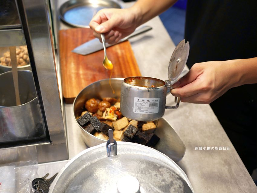 台中秘醬滷味北區永興店(OK超商騎樓),外帶美食冷滷味下午三點就開賣,必吃秘醬乾麵和滷炸豆腐! @熊寶小榆の旅遊日記