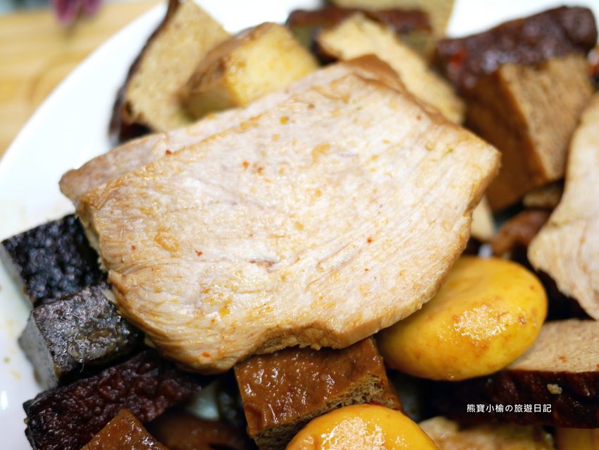 台中秘醬滷味北區永興店(OK超商騎樓),外帶美食冷滷味下午三點就開賣,必吃秘醬乾麵和滷炸豆腐! @熊寶小榆の旅遊日記