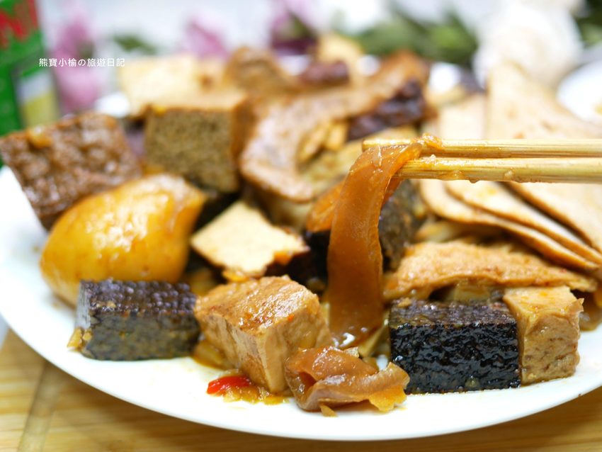 台中秘醬滷味北區永興店(OK超商騎樓),外帶美食冷滷味下午三點就開賣,必吃秘醬乾麵和滷炸豆腐! @熊寶小榆の旅遊日記
