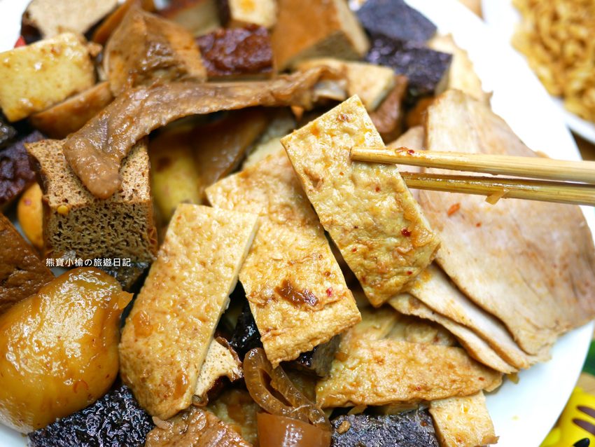台中秘醬滷味北區永興店(OK超商騎樓),外帶美食冷滷味下午三點就開賣,必吃秘醬乾麵和滷炸豆腐! @熊寶小榆の旅遊日記