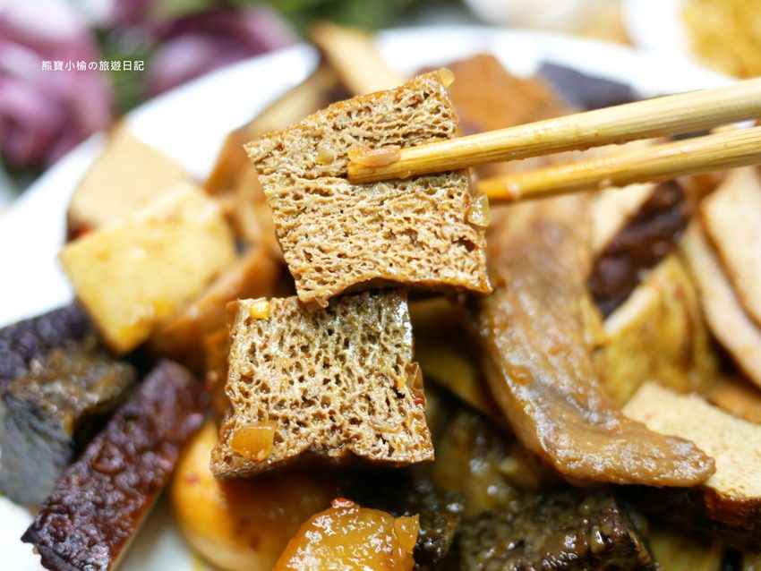 台中秘醬滷味北區永興店(OK超商騎樓),外帶美食冷滷味下午三點就開賣,必吃秘醬乾麵和滷炸豆腐! @熊寶小榆の旅遊日記