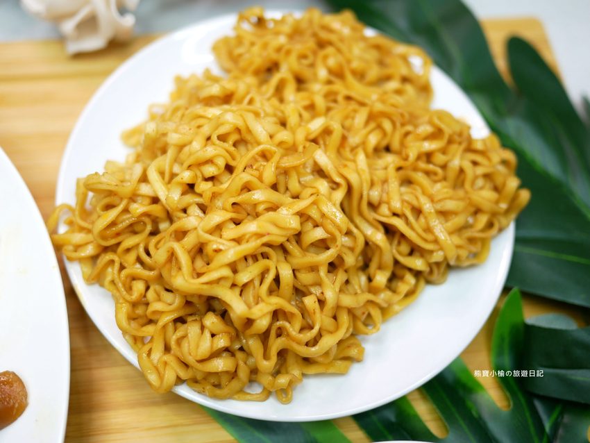 台中秘醬滷味北區永興店(OK超商騎樓),外帶美食冷滷味下午三點就開賣,必吃秘醬乾麵和滷炸豆腐! @熊寶小榆の旅遊日記