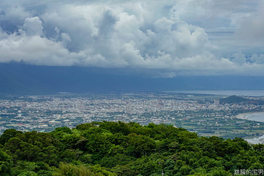 美爆!! 花蓮最美秘境景觀玻璃屋360度私人景觀 比台北101大樓還要高 花蓮最新IG景點 遠挑宜蘭烏石鼻 俯瞰七星潭太平洋月牙灣的美麗,東華大學就像在森林之中 75元入場提供免費飲料茶點