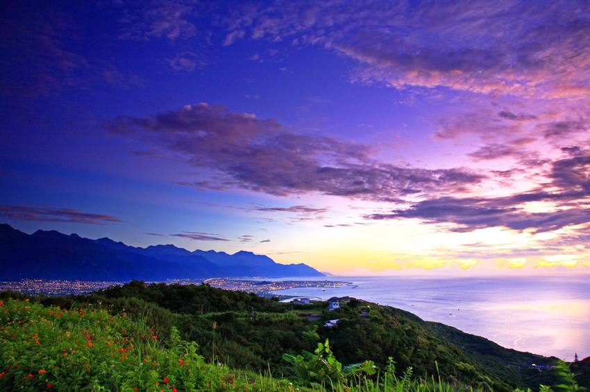 美爆!! 花蓮最美秘境景觀玻璃屋360度私人景觀 比台北101大樓還要高 花蓮最新IG景點 遠挑宜蘭烏石鼻 俯瞰七星潭太平洋月牙灣的美麗,東華大學就像在森林之中 75元入場提供免費飲料茶點