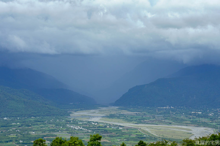 美爆!! 花蓮最美秘境景觀玻璃屋360度私人景觀 比台北101大樓還要高 花蓮最新IG景點 遠挑宜蘭烏石鼻 俯瞰七星潭太平洋月牙灣的美麗,東華大學就像在森林之中 75元入場提供免費飲料茶點