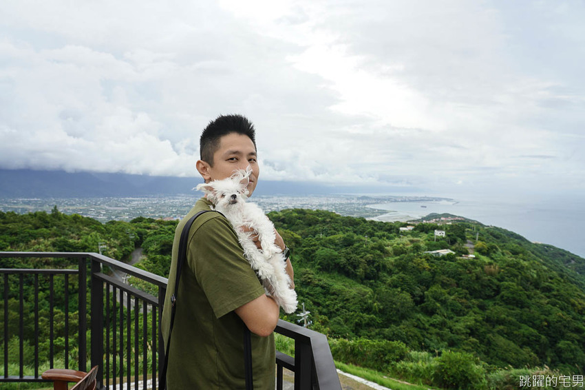 美爆!! 花蓮最美秘境景觀玻璃屋360度私人景觀 比台北101大樓還要高 花蓮最新IG景點 遠挑宜蘭烏石鼻 俯瞰七星潭太平洋月牙灣的美麗,東華大學就像在森林之中 75元入場提供免費飲料茶點
