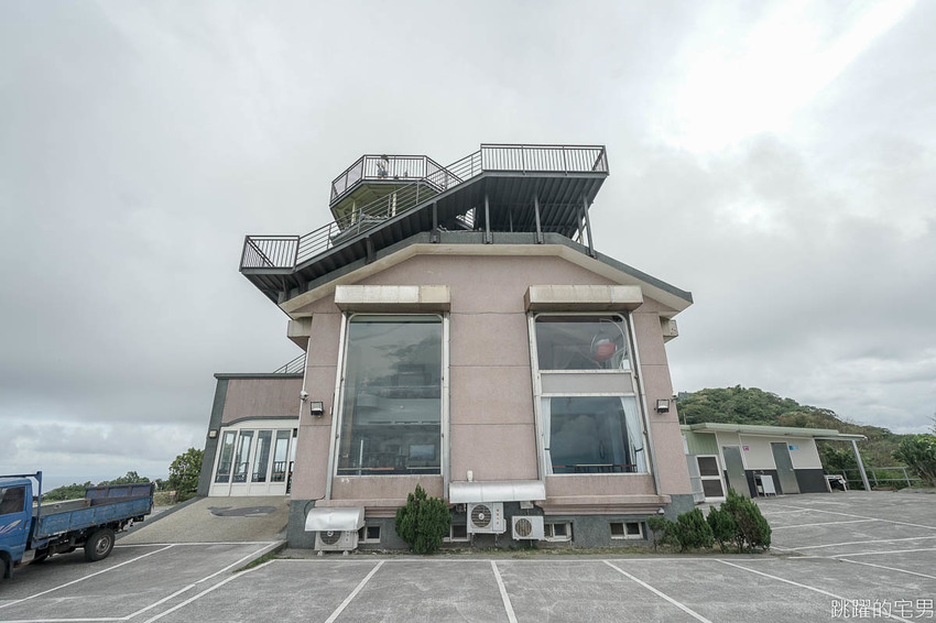 美爆!! 花蓮最美秘境景觀玻璃屋360度私人景觀 比台北101大樓還要高 花蓮最新IG景點 遠挑宜蘭烏石鼻 俯瞰七星潭太平洋月牙灣的美麗,東華大學就像在森林之中 75元入場提供免費飲料茶點