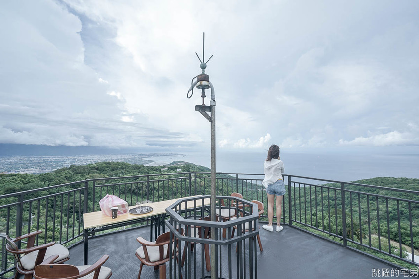 美爆!! 花蓮最美秘境景觀玻璃屋360度私人景觀 比台北101大樓還要高 花蓮最新IG景點 遠挑宜蘭烏石鼻 俯瞰七星潭太平洋月牙灣的美麗,東華大學就像在森林之中 75元入場提供免費飲料茶點