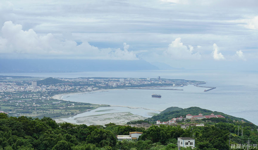 美爆!! 花蓮最美秘境景觀玻璃屋360度私人景觀 比台北101大樓還要高 花蓮最新IG景點 遠挑宜蘭烏石鼻 俯瞰七星潭太平洋月牙灣的美麗,東華大學就像在森林之中 75元入場提供免費飲料茶點