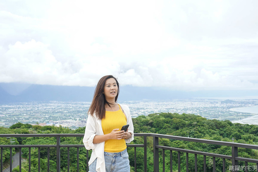 美爆!! 花蓮最美秘境景觀玻璃屋360度私人景觀 比台北101大樓還要高 花蓮最新IG景點 遠挑宜蘭烏石鼻 俯瞰七星潭太平洋月牙灣的美麗,東華大學就像在森林之中 75元入場提供免費飲料茶點