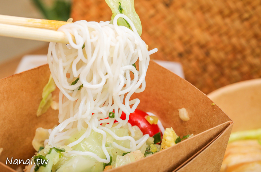 咕蔬搖-新概念舒肥鹹水雞。台中輕食便當 鹹水雞也可以舒肥 獨家六種醬料