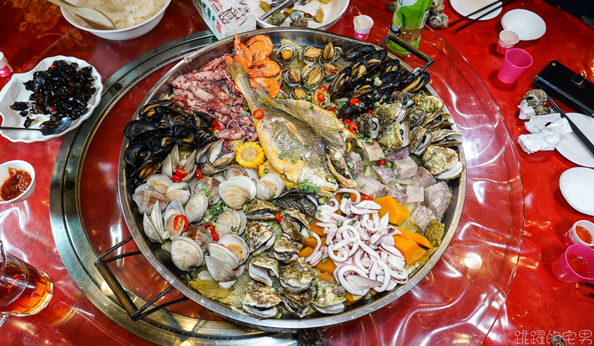 馬祖海鮮痛風餐有夠狂 淡菜鮑魚牡蠣新鮮度破表 一個人只要400元 北竿痛風餐 龍福山莊痛風鍋 北竿塘岐社區發展協會DIY   無毒金銀花茶 玫瑰茶