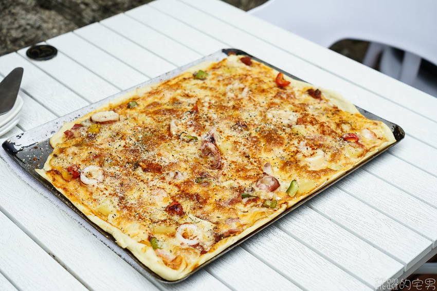 宛如穿越時空與空間  走進歐洲小酒館  眼前盡是芹壁絕美海景 馬祖芹壁咖啡廳 家適咖啡民宿 芹壁美食 北竿咖啡廳