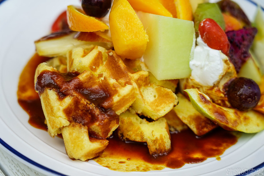 宛如穿越時空與空間  走進歐洲小酒館  眼前盡是芹壁絕美海景 馬祖芹壁咖啡廳 家適咖啡民宿 芹壁美食 北竿咖啡廳