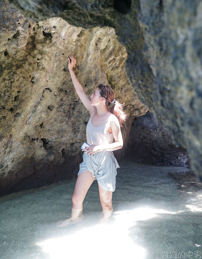 美炸!  蘭嶼絕美湛藍漸層海 天然海蝕洞  蘭嶼東清秘境 怎麼拍怎麼美 蘭嶼必去景點 東清秘境怎麼去  東清三十三號早午餐 東清美食 蘭嶼拼板舟  情人洞 蘭嶼景點推薦