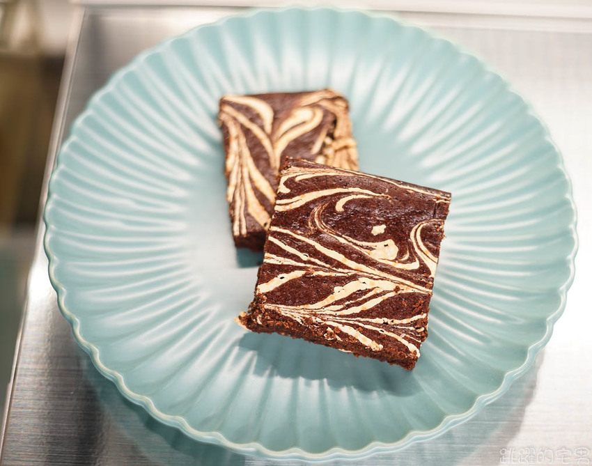 雪莉桶威士忌起司蛋糕 濃厚不囉嗦的直觀美味 北港花生布朗尼 咖啡優先 民權西路站咖啡廳 大同區不限時有插座咖啡廳  咖啡優先菜單  台北不限時咖啡廳