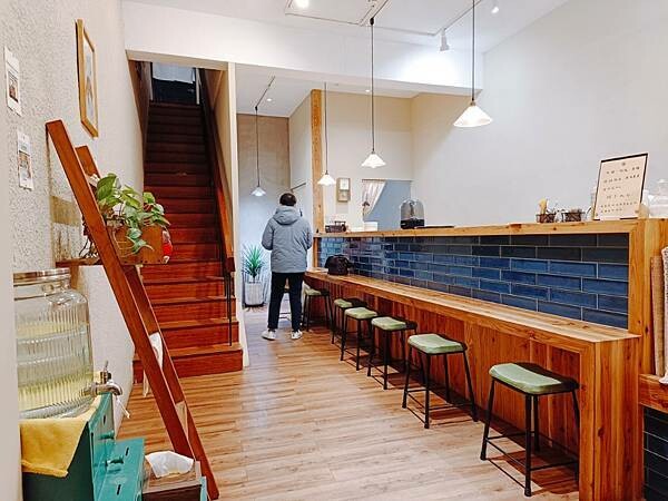 新竹美食:有哩在 Uilly Curry新竹咖哩飯/鍋煮鮮奶茶/鍋煮布丁/薄皮炸雞/隱藏版「牛豬雙拼」咖哩飯/老宅改建(已歇業)