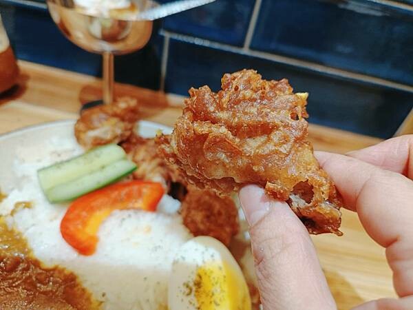 新竹美食:有哩在 Uilly Curry新竹咖哩飯/鍋煮鮮奶茶/鍋煮布丁/薄皮炸雞/隱藏版「牛豬雙拼」咖哩飯/老宅改建(已歇業)