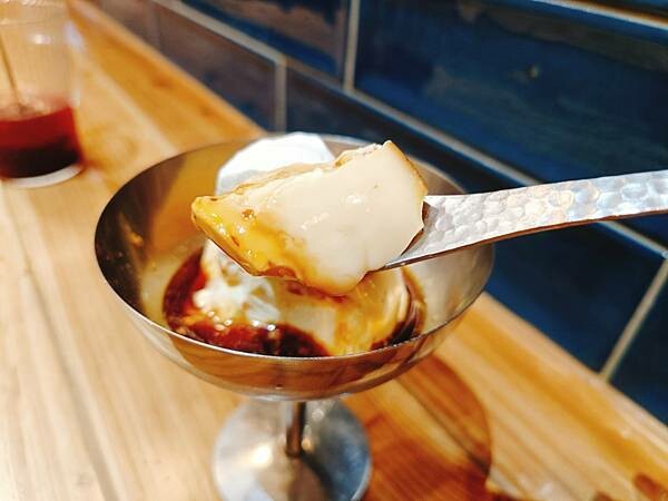 新竹美食:有哩在 Uilly Curry新竹咖哩飯/鍋煮鮮奶茶/鍋煮布丁/薄皮炸雞/隱藏版「牛豬雙拼」咖哩飯/老宅改建(已歇業)