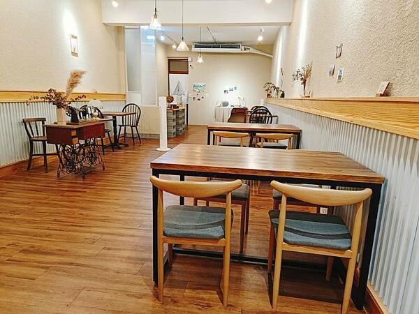 新竹美食:有哩在 Uilly Curry新竹咖哩飯/鍋煮鮮奶茶/鍋煮布丁/薄皮炸雞/隱藏版「牛豬雙拼」咖哩飯/老宅改建(已歇業)