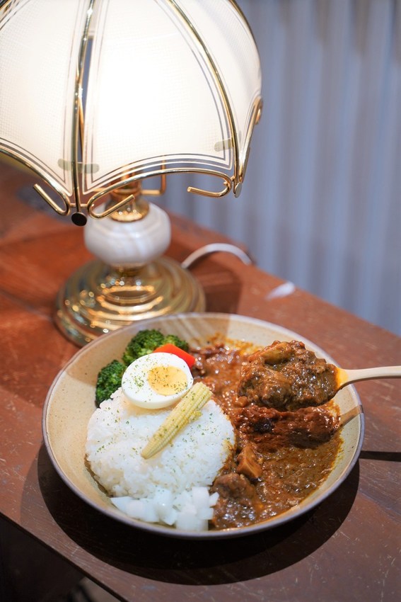 【有哩在Uilly Curry】新竹城隍廟北門街新開幕咖哩專賣店，一進門就能聞到濃濃咖哩香氣，飯後再來顆鍋煮布丁剛剛好！ - 阿華田的美食日記