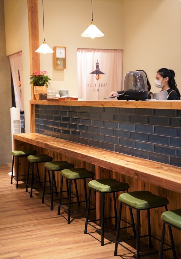 【有哩在Uilly Curry】新竹城隍廟北門街新開幕咖哩專賣店，一進門就能聞到濃濃咖哩香氣，飯後再來顆鍋煮布丁剛剛好！ - 阿華田的美食日記