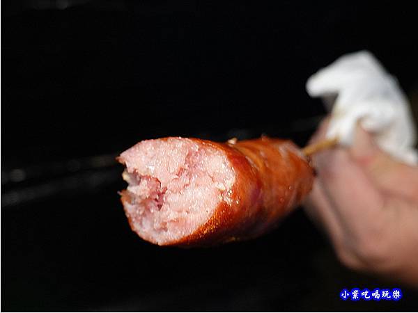國寶香腸-國寶孜然烤肉串攤車.jpg