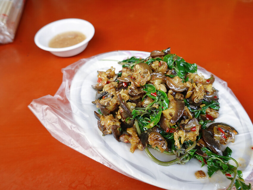 嘉義東區—生炒螺肉（即將搬遷）｜一味熱賣三十年 辛香脆口人氣爆棚小攤販｜文化夜市