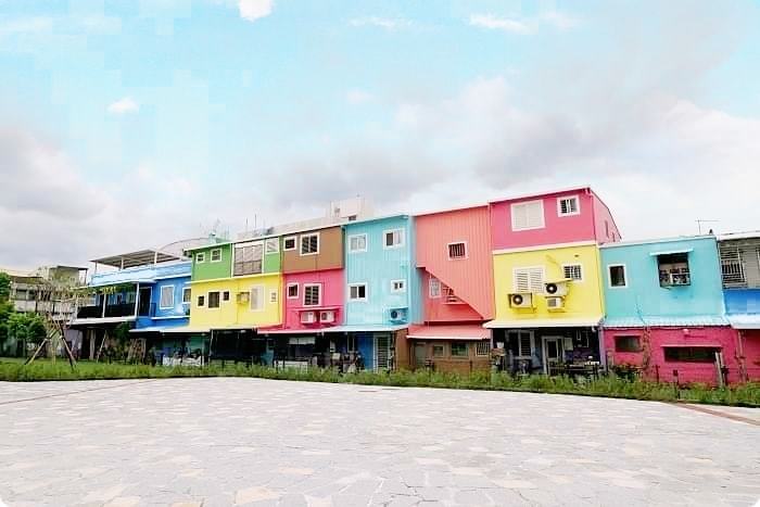 巨型月亮降落「冬山月亮廣場 」！超大月亮造景與繽紛彩兔，逼真月球表面讓人彷彿飛到外太空，中秋節限定！ @捲捲頭 Wonderful 品味。生活