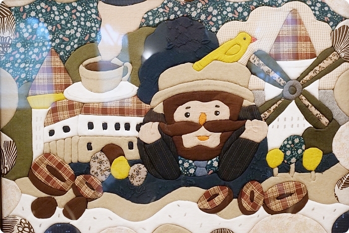 宜蘭景點⎪金車員山藝文中心。新亮點：可愛的伯朗先生60種KUSO版在這裡！有維梅爾畫風、跟月兔喝咖啡的伯朗阿伯，快來當文青拍一回！ @捲捲頭 Wonderful 品味。生活