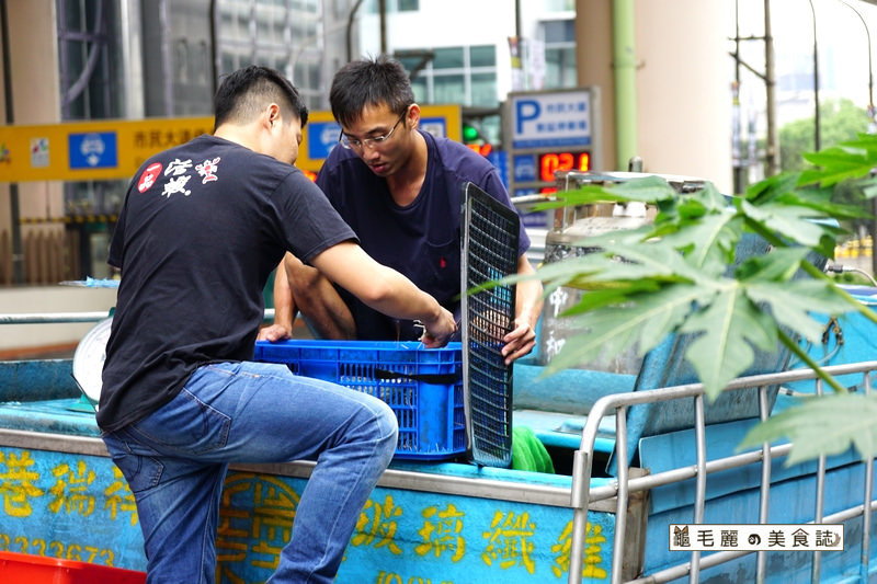 /tmp/phphJmcE8 /tmp/phphJmcE8